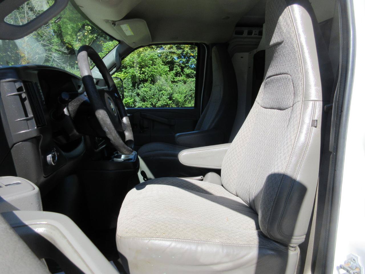 Used 2016 Chevrolet Express 3500 Extended RWD image 27