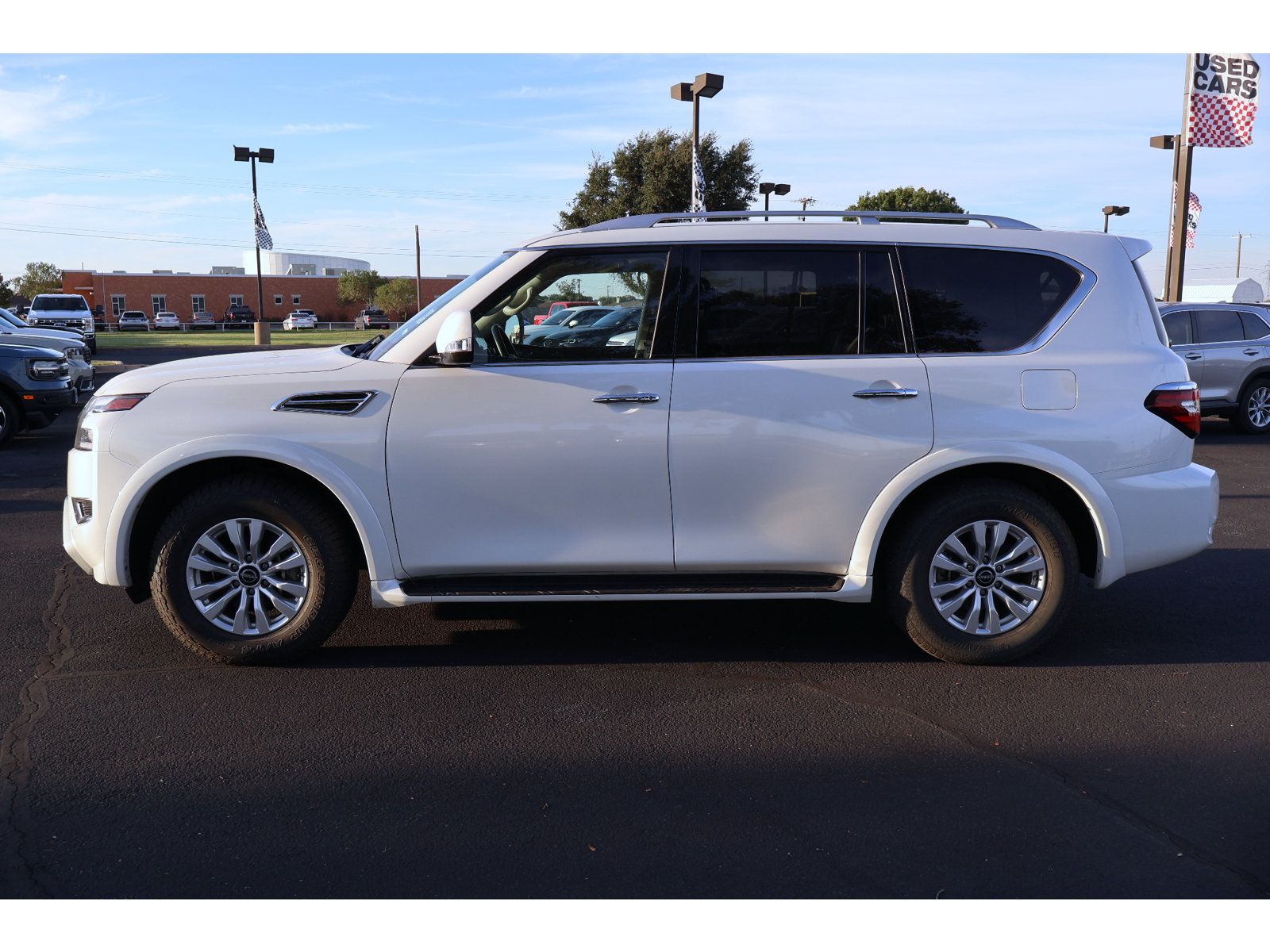 Used 2024 Nissan Armada SV AWD/4WD image 2