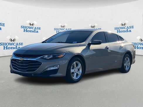 Used 2022 Chevrolet Malibu LT image 2