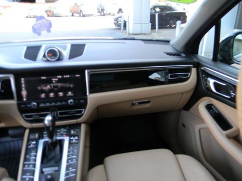 Used 2021 Porsche Macan image 19