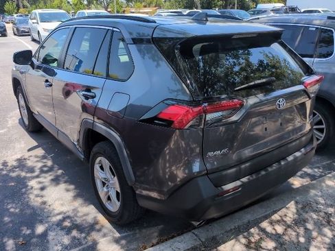 Used 2019 Toyota RAV4 XLE AWD/4WD image 4