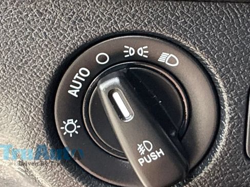 Used 2018 Dodge Challenger R/T w/ Driver Convenience Group RWD image 37