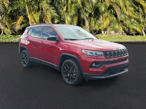 Used 2026 Jeep Compass Latitude AWD/4WD image 2