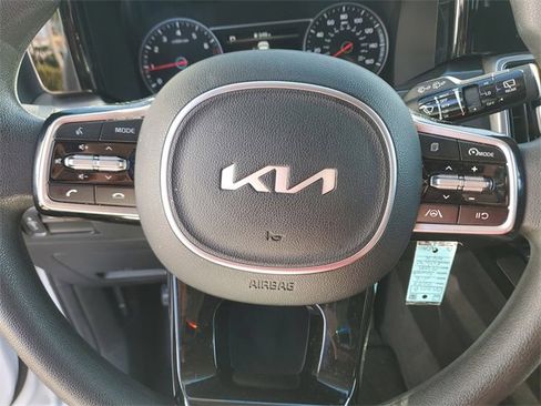 Used 2023 Kia Sorento LX image 19