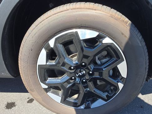 Used 2024 Kia Sorento S image 16