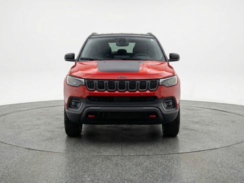 Used 2025 Jeep Compass Trailhawk AWD/4WD image 1