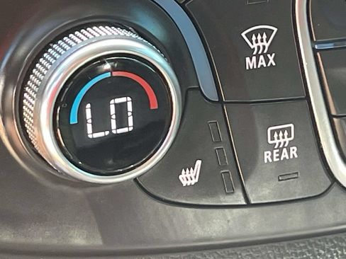 Used 2020 Chevrolet Traverse LT FWD image 41