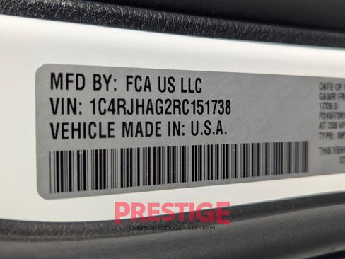 Used 2024 Jeep Grand Cherokee Laredo AWD/4WD image 33