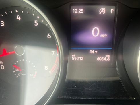 Certified 2019 Volkswagen Tiguan SE w/ Panoramic Sunroof Package image 19