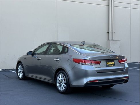 Used 2017 Kia Optima EX image 4