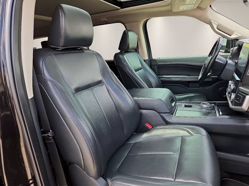 Used 2022 Ford Expedition XLT RWD image 9