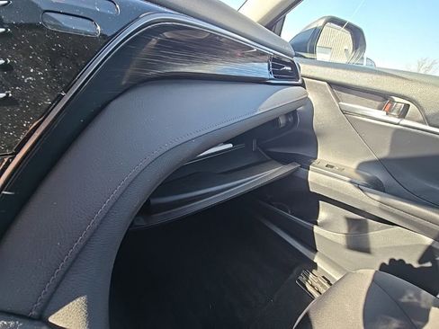 Used 2019 Toyota Camry LE image 20