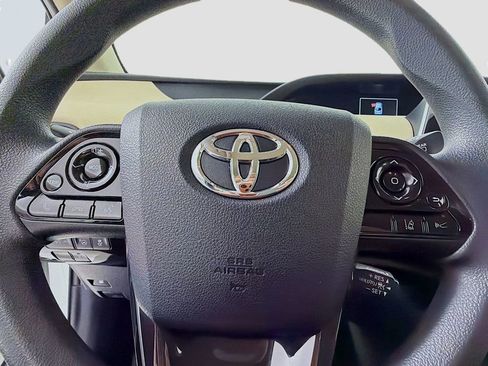 Used 2020 Toyota Prius LE FWD image 11