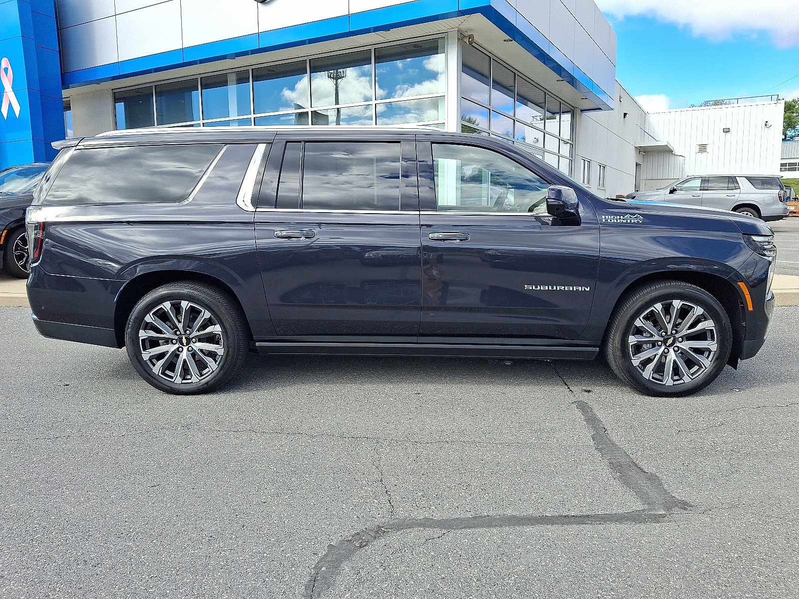 Certified 2026 Chevrolet Suburban High Country AWD/4WD image 8