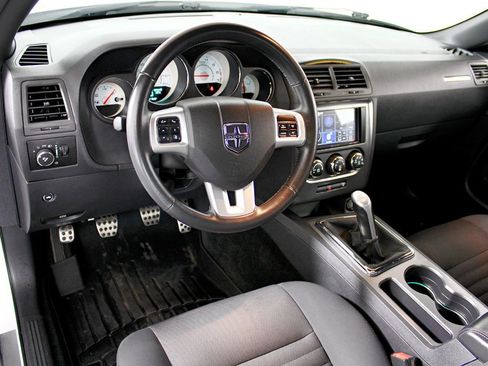 Used 2012 Dodge Challenger R/T image 18