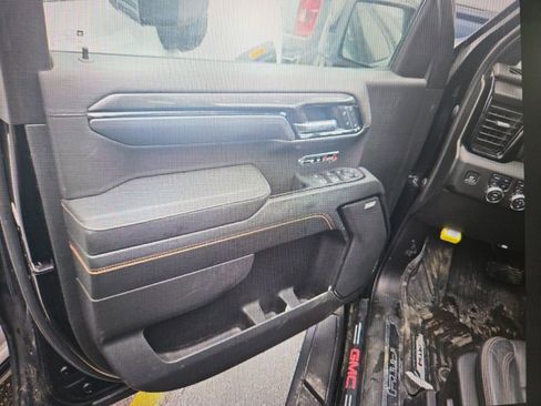 Used 2024 GMC Sierra 1500 AT4 w/ Technology Package image 11