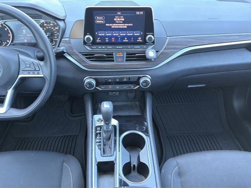 Certified 2024 Nissan Altima 2.5 SV FWD image 8