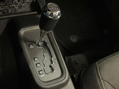 Used 2014 Jeep Wrangler Unlimited Sahara w/ Connectivity Group AWD/4WD image 14