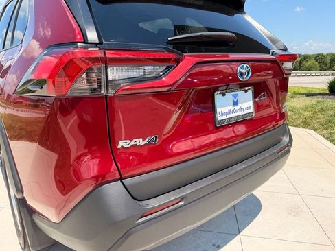 Used 2021 Toyota RAV4 LE AWD/4WD image 32