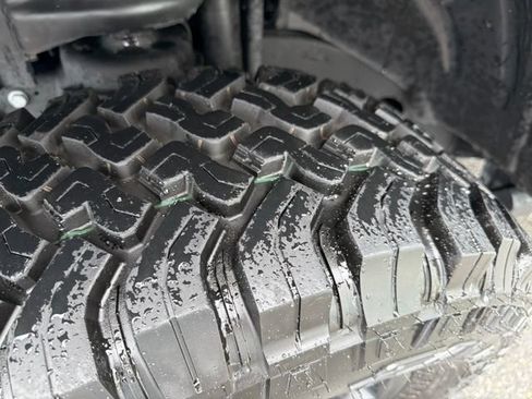 Used 2025 Jeep Wrangler Sport AWD/4WD image 23