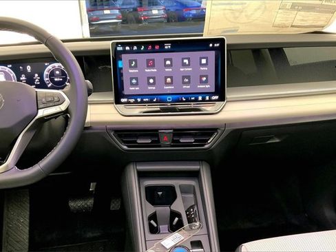 New 2026 Volkswagen Tiguan SE image 8