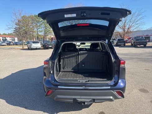 Used 2022 Toyota Highlander XLE image 22
