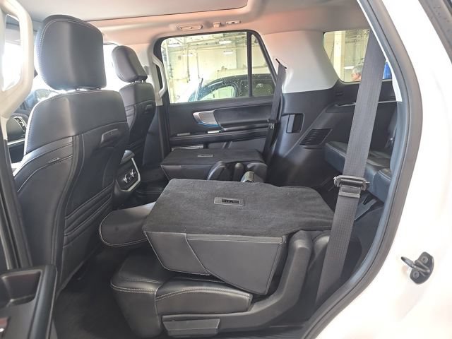 Used 2025 Ford Expedition Platinum AWD/4WD image 12