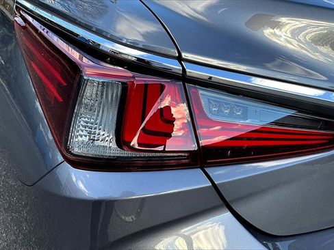 Used 2020 Lexus ES 350 w/ Premium Package image 23