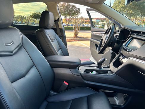 Used 2017 Cadillac XT5 Luxury w/ Driver Awareness Package image 19