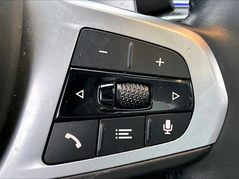 Used 2022 BMW X6 M50i image 11