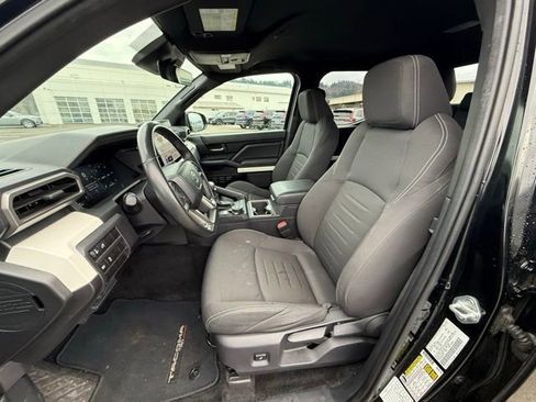 Used 2024 Toyota Tacoma TRD Off-Road image 12