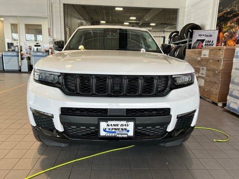 Used 2024 Jeep Grand Cherokee L Limited w/ Black Appearance Package AWD/4WD image 2