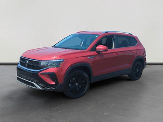 Certified 2022 Volkswagen Taos SE image 1