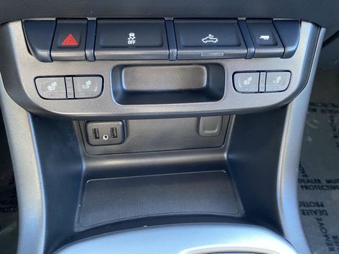 Used 2021 Chevrolet Colorado LT w/ LT Convenience Package image 21