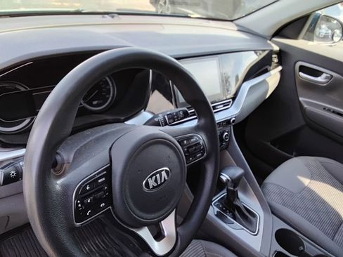 Used 2020 Kia Niro LX FWD image 8