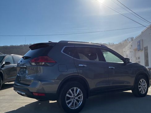 Used 2017 Nissan Rogue SV w/ SV Premium Package image 5