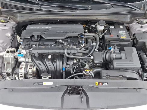 Certified 2025 Hyundai Elantra Sport image 28