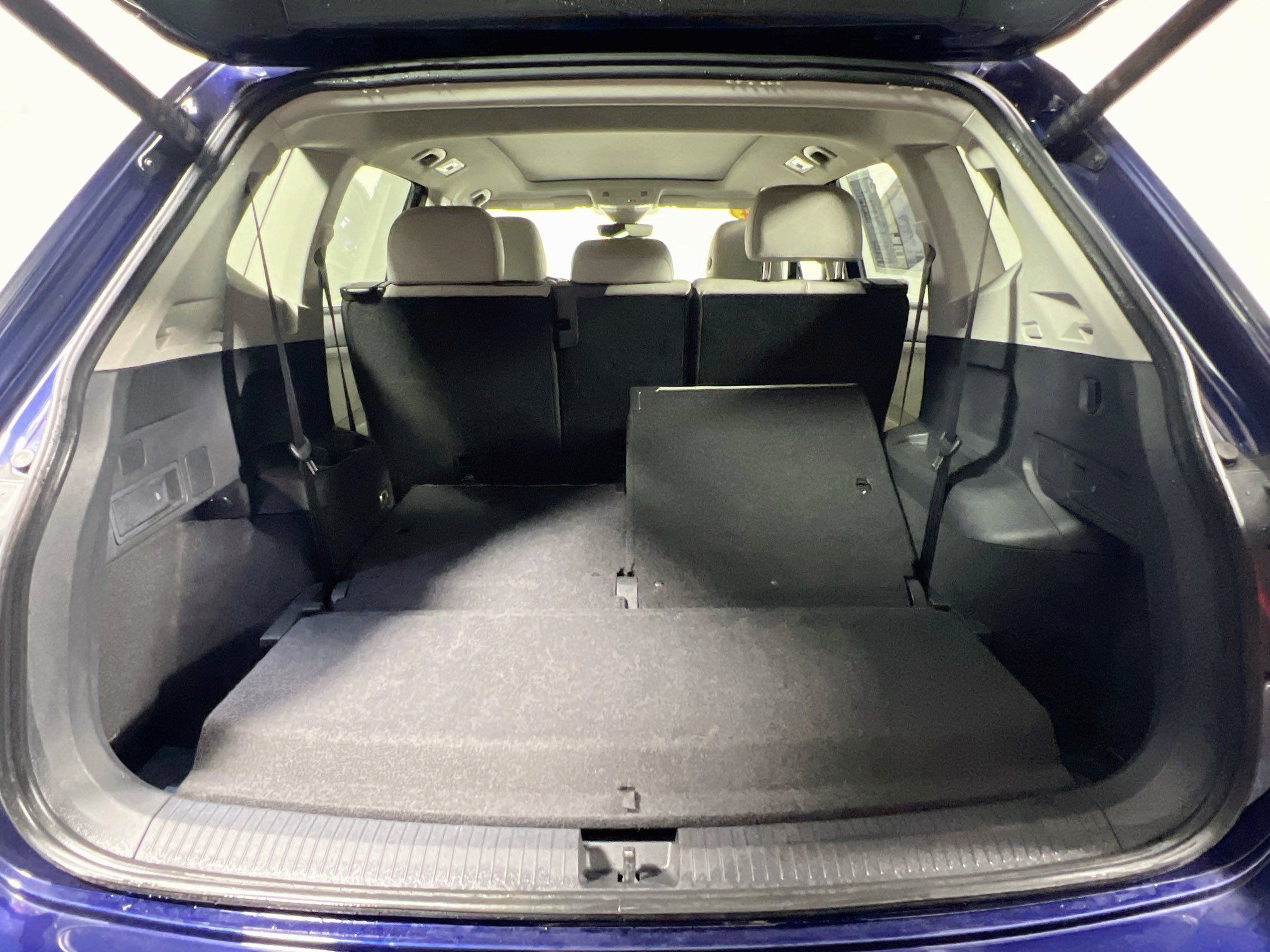 Used 2024 Volkswagen Tiguan SE FWD image 33