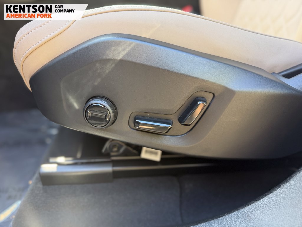 Used 2026 Volvo XC60 B5 Plus AWD/4WD image 30