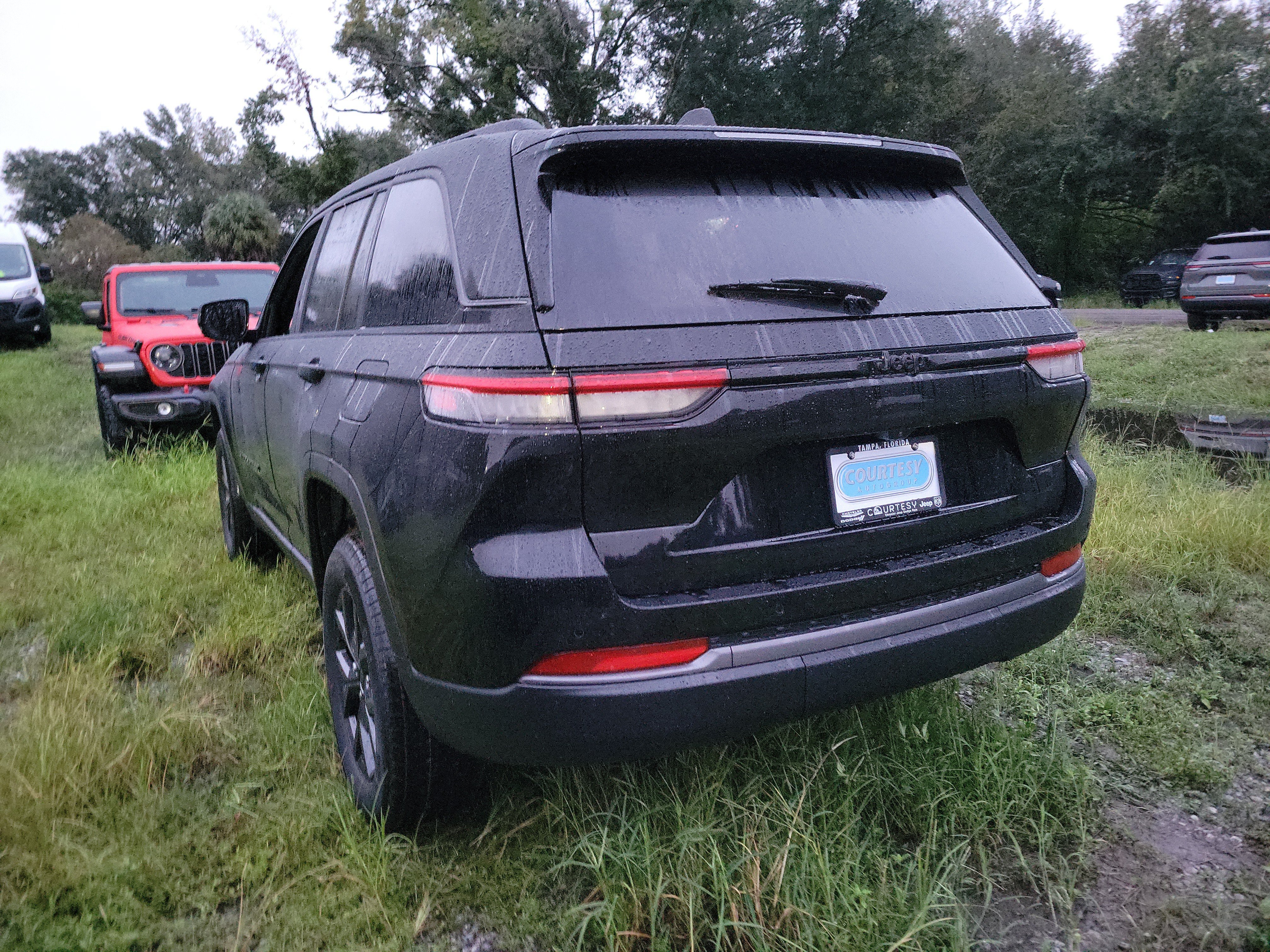 New 2027 Jeep Grand Cherokee Altitude RWD image 2