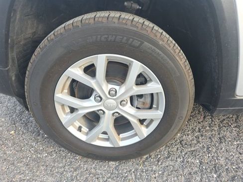 Used 2023 Jeep Grand Cherokee L Limited image 6