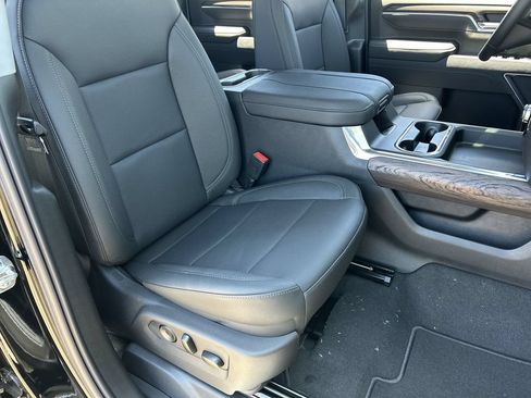 New 2026 GMC Sierra 3500 SLT w/ SLT Premium Package AWD/4WD image 28