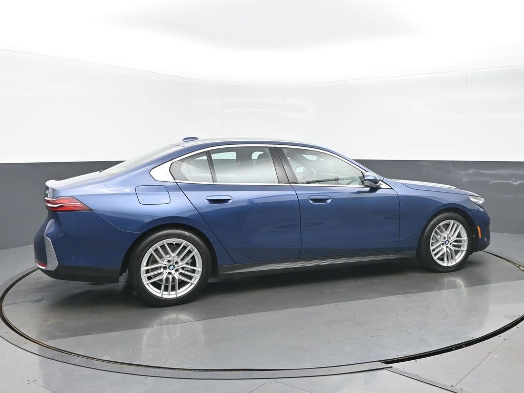 Used 2024 BMW 530i xDrive w/ Premium Package AWD/4WD image 3