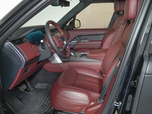Used 2025 Land Rover Range Rover SE image 15