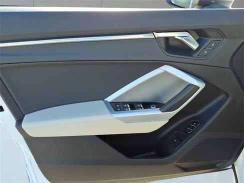 Used 2022 Audi Q3 2.0T Premium Plus w/ Premium Plus Package image 11