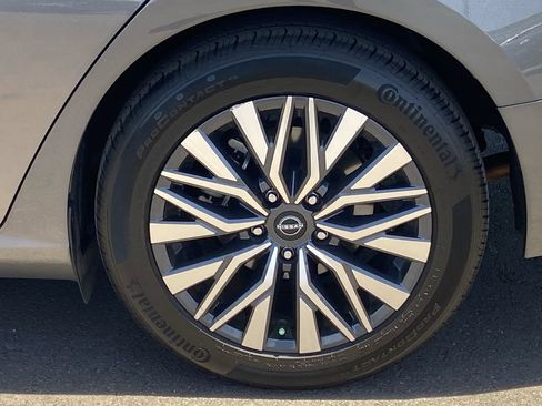 Used 2025 Nissan Altima 2.5 SV FWD image 27