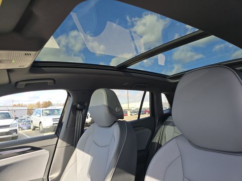 New 2026 Volkswagen Tiguan SE R-Line image 9