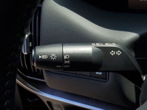 New 2025 Nissan Armada SL w/ Captain's Chari Seat Package image 10