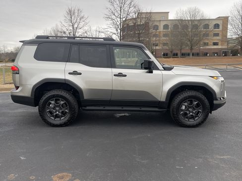 Used 2025 Lexus GX 550 image 10