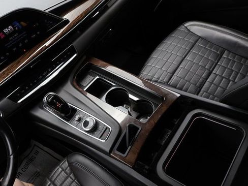 Certified 2021 Cadillac Escalade Premium Luxury Platinum AWD/4WD image 32